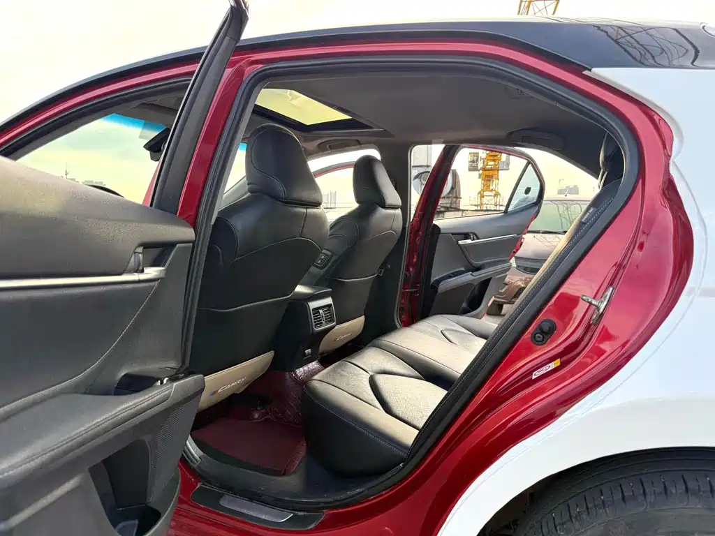 Toyota Camry — миниатюра 6