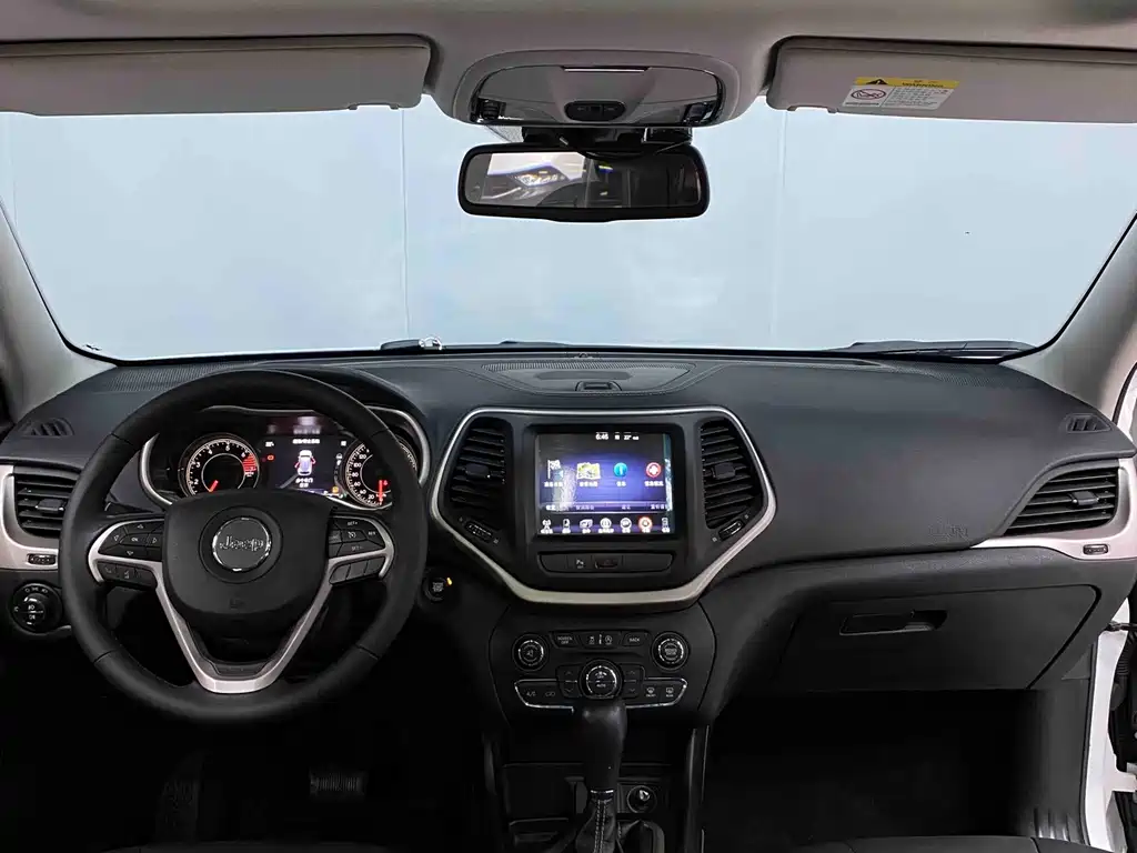 Jeep Cherokee — миниатюра 9