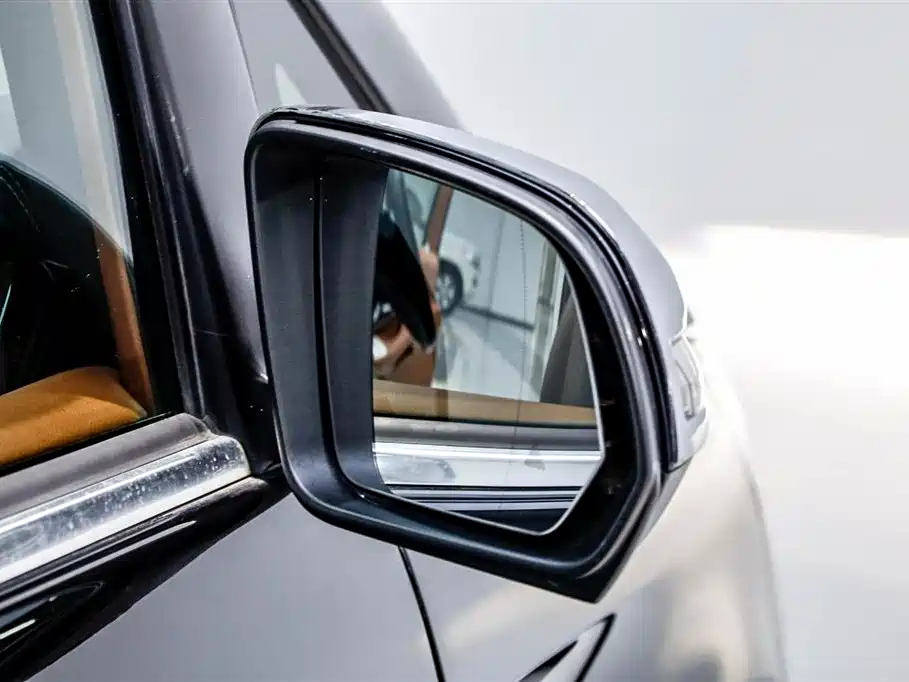 MERCEDES-BENZ V CLASS