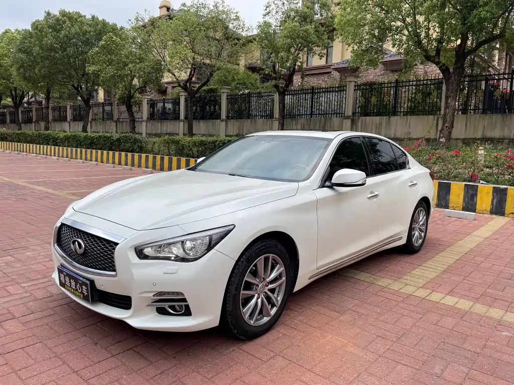 Infiniti Q50L