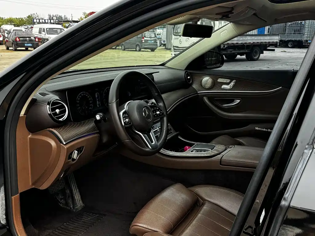 Mercedes-Benz E-Class — миниатюра 15
