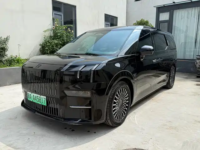 2023 Zeekr 009