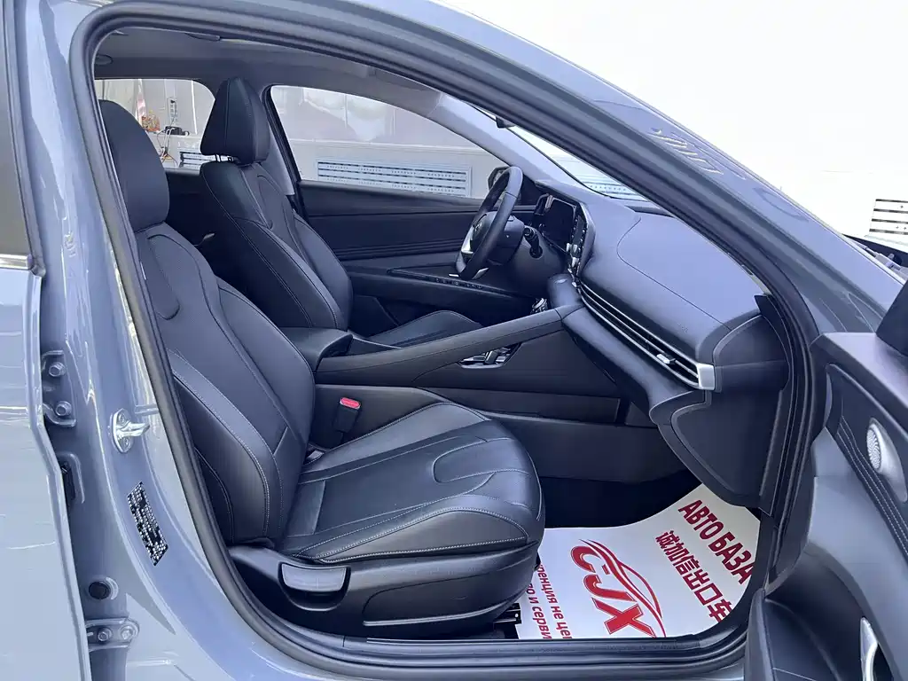 Hyundai Elantra — миниатюра 12