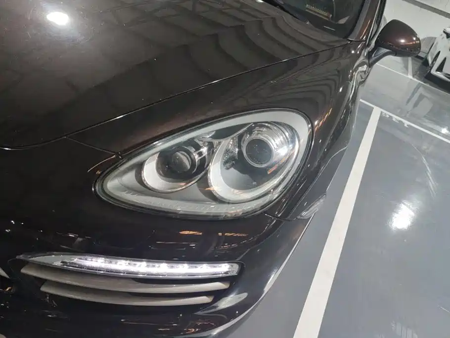 Porsche Cayenne — миниатюра 5