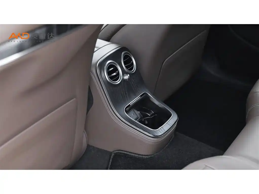 Mercedes-Benz E-Class — миниатюра 9