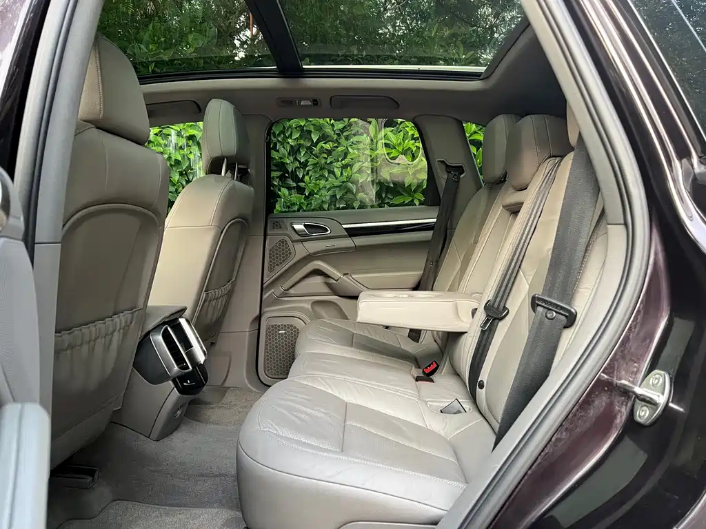 Porsche Cayenne — миниатюра 8