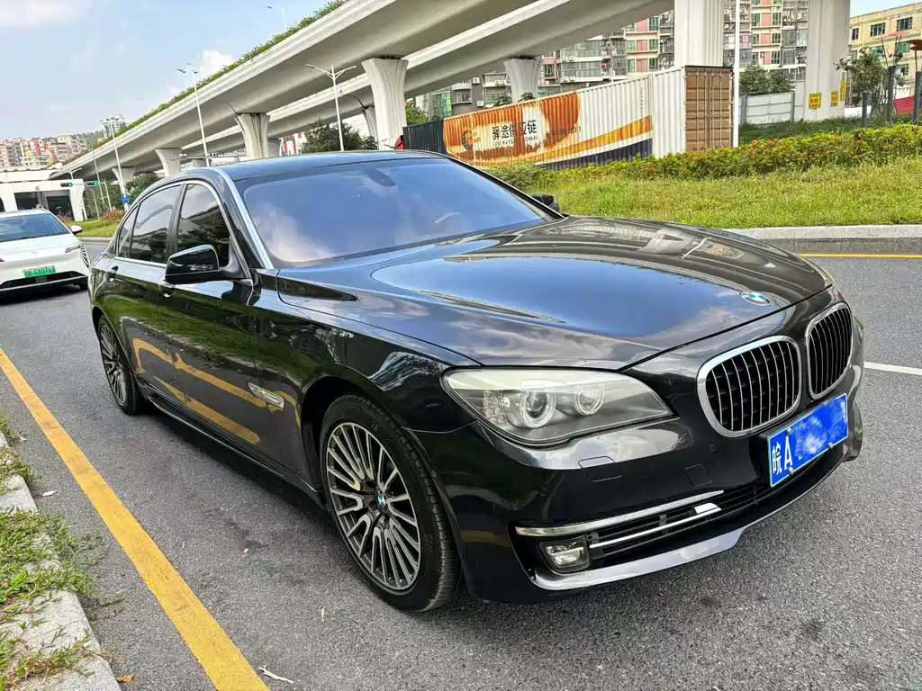 BMW 7 Series — миниатюра 3