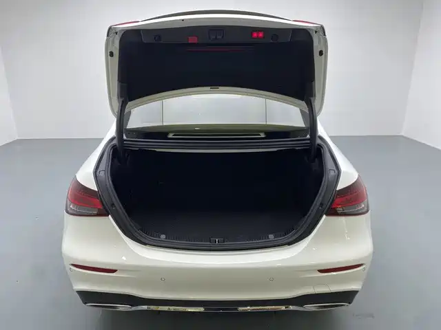 Mercedes-Benz E-Class — миниатюра 16