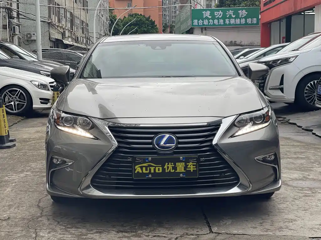 Lexus ES 2017 300h Mark Levinson Comfort