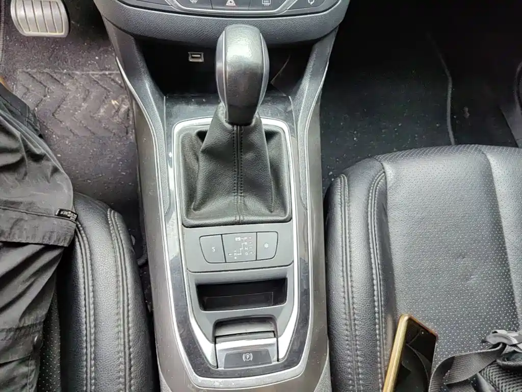 Peugeot 408 — миниатюра 14