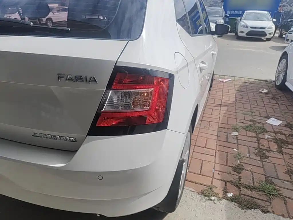 Skoda Fabia — миниатюра 8