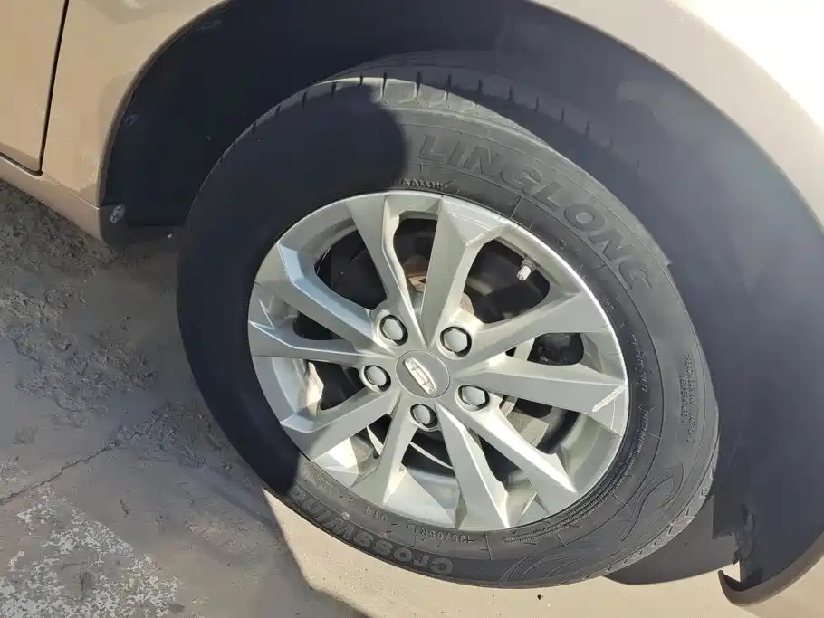 Geely Emgrand — миниатюра 6