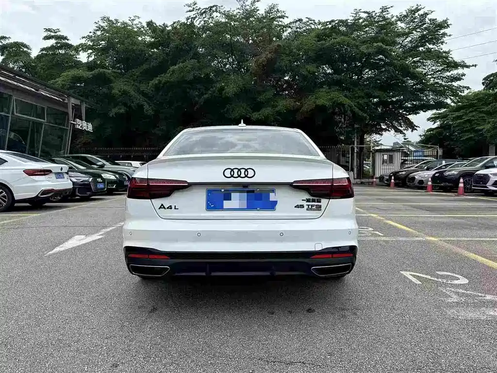Audi A4L 2023 45 TFSI quattro