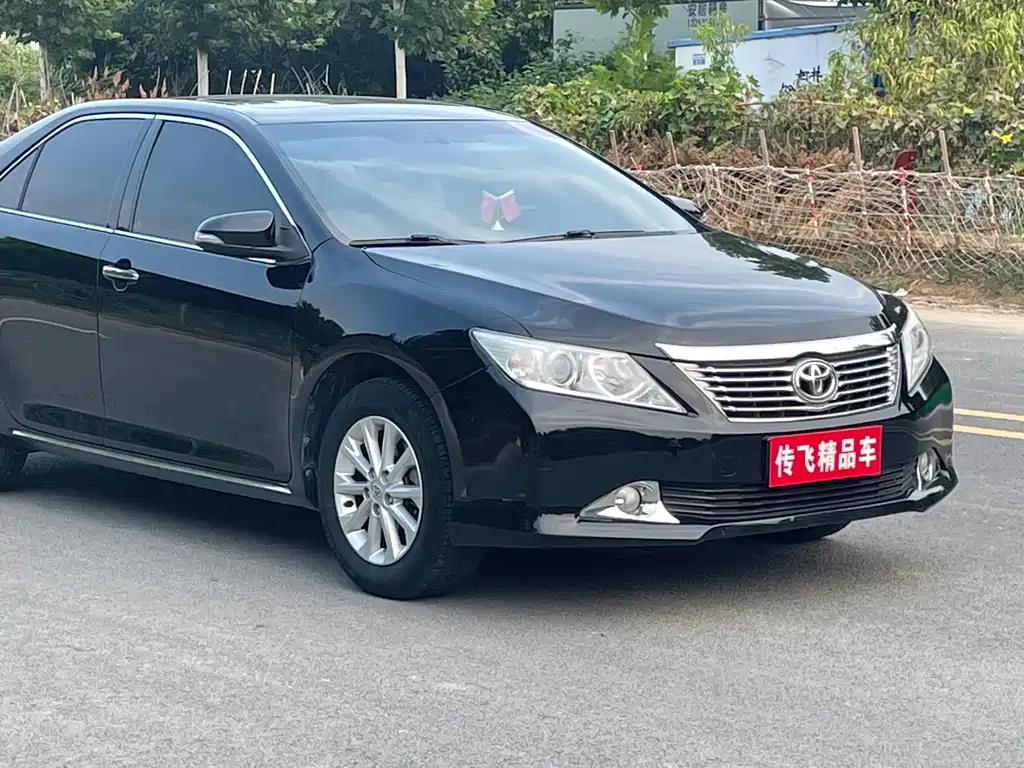 Toyota Camry — миниатюра 3