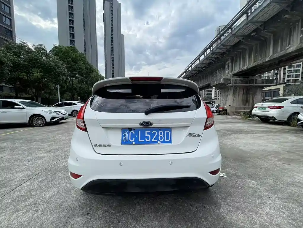 Ford Fiesta — миниатюра 6