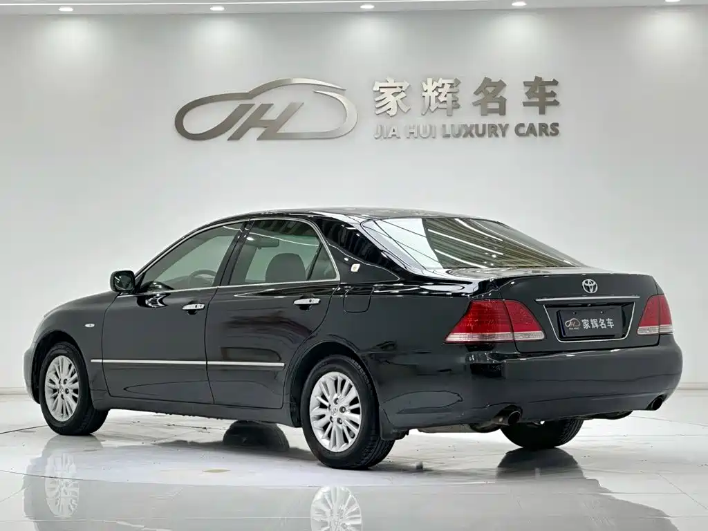 Toyota Crown — миниатюра 5