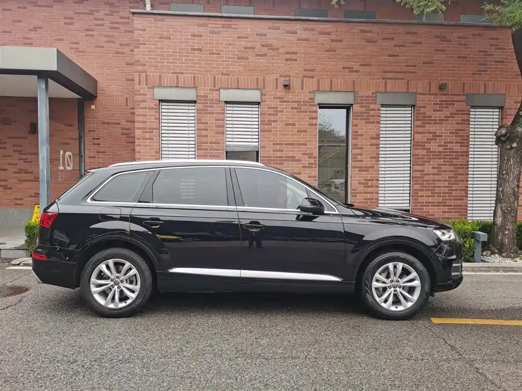 AUDI  Q7