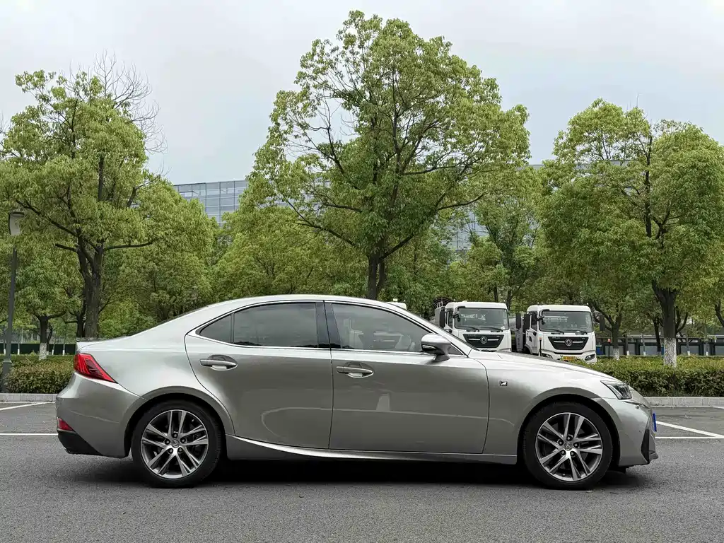 Lexus IS 2017 300 F SPORT