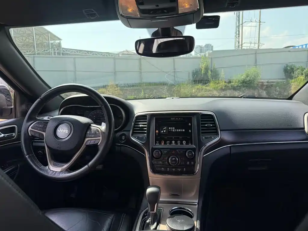Jeep Grand Cherokee (Import) — миниатюра 14