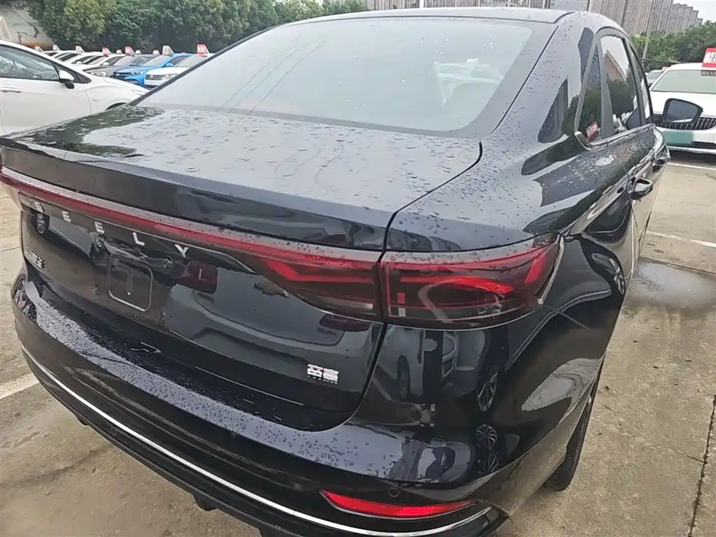 Geely Emgrand 2022 4 1.5L CVT Luxury