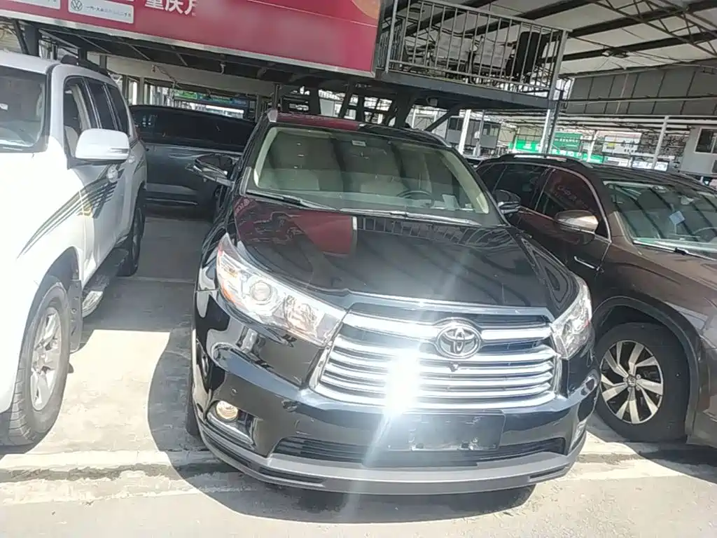 Toyota Highlander 2015 2.0T Luxury 7 мест