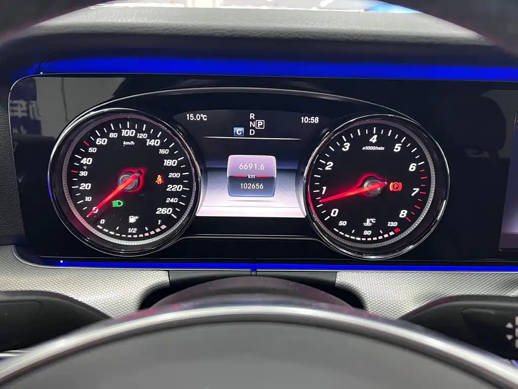 MERCEDES-BENZ E CLASS