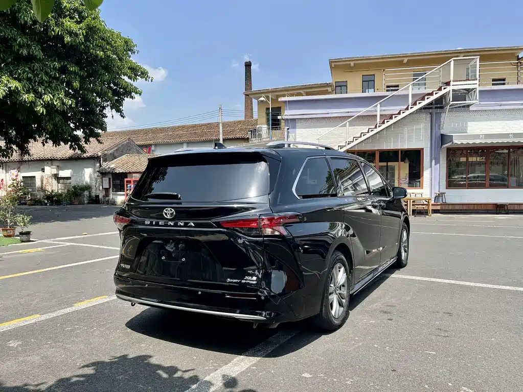 TOYOTA SIENNA