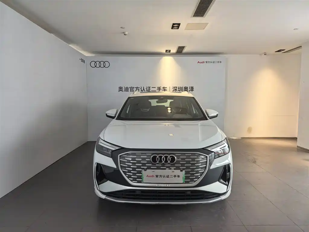 AUDI Q4 E TRON