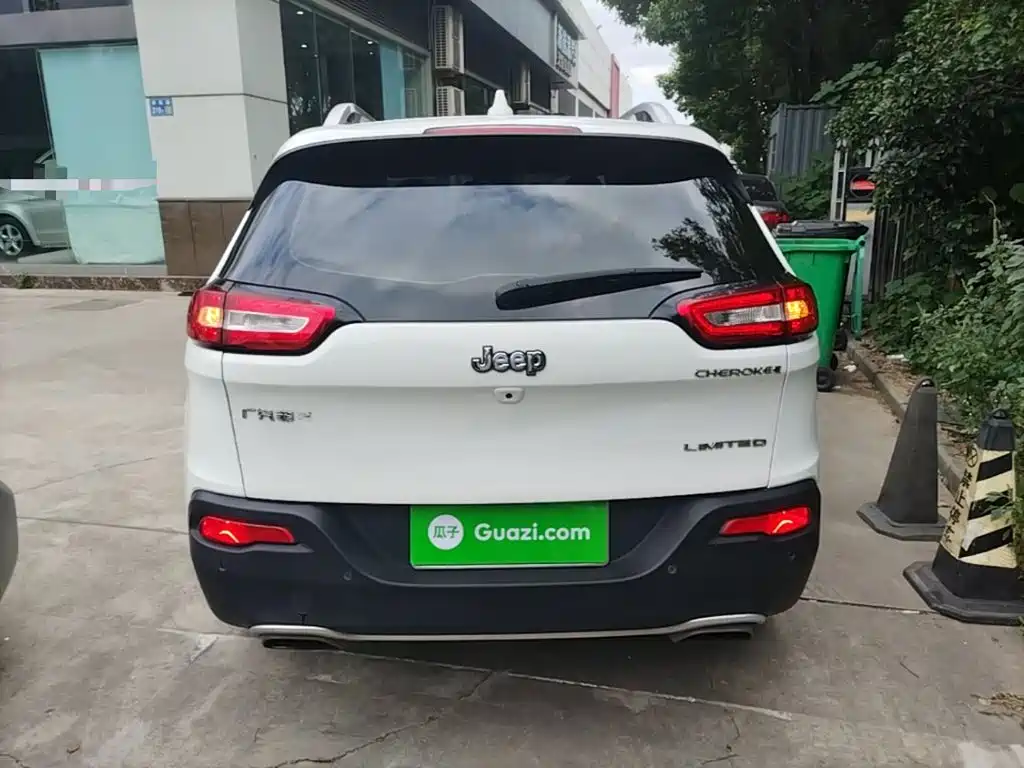 Jeep Cherokee — миниатюра 6