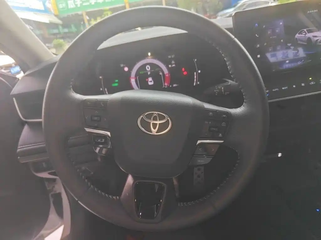 Toyota Camry — миниатюра 11