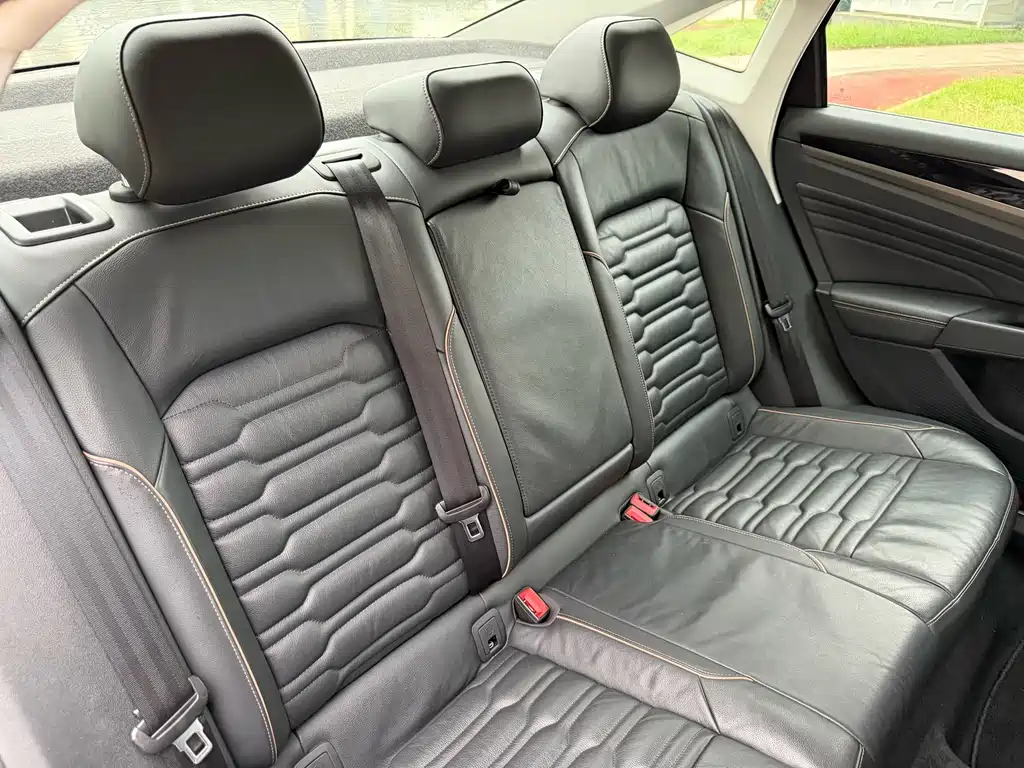 Volkswagen Passat PHEV — миниатюра 17