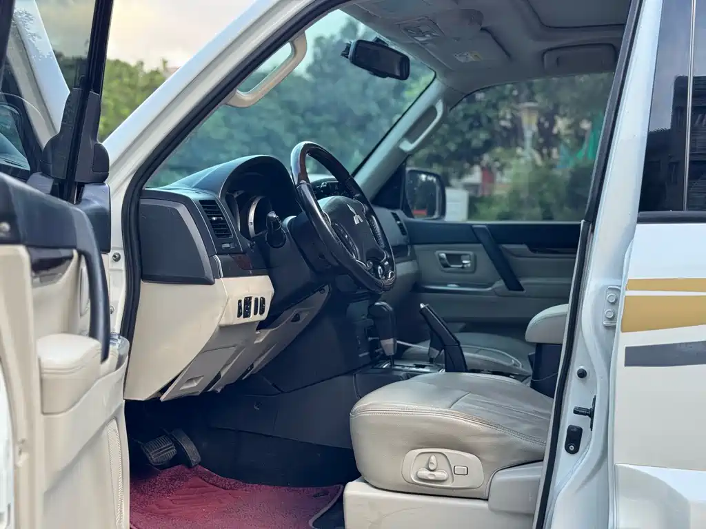 Mitsubishi V97 2017 3.8L