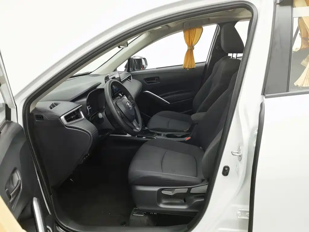 Toyota Corolla Cross — миниатюра 10