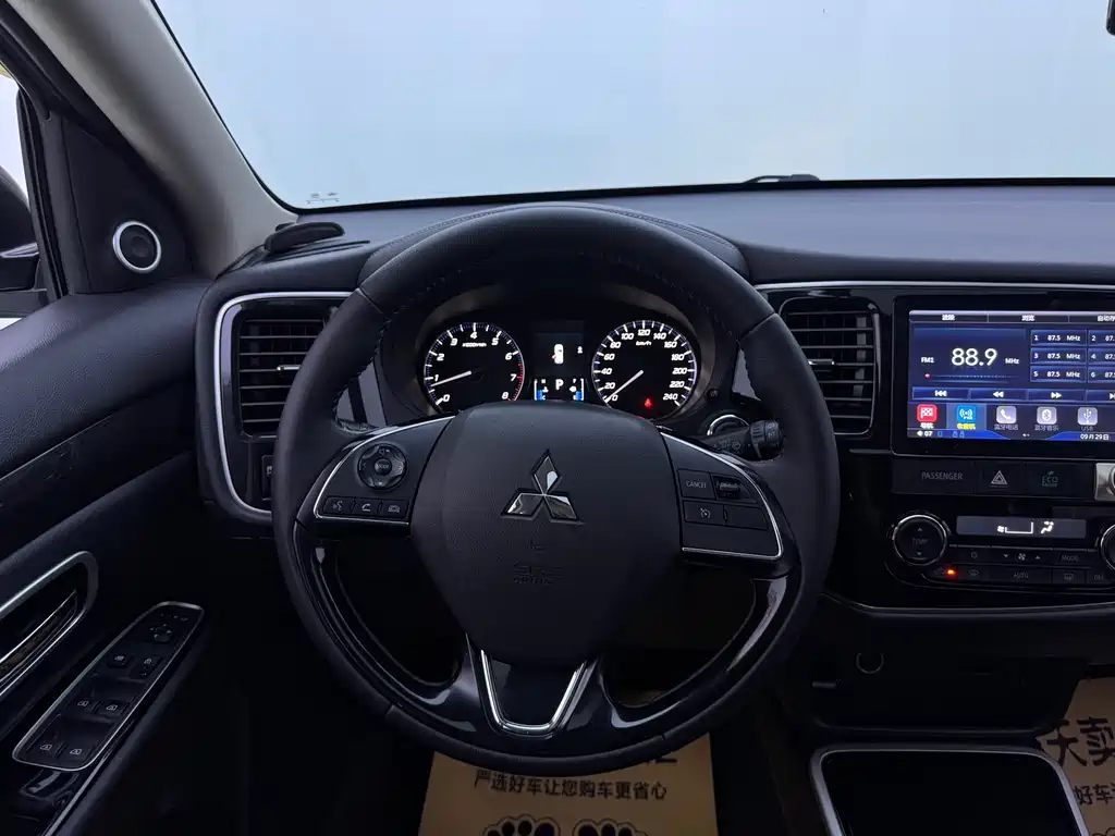 Mitsubishi Outlander — миниатюра 10