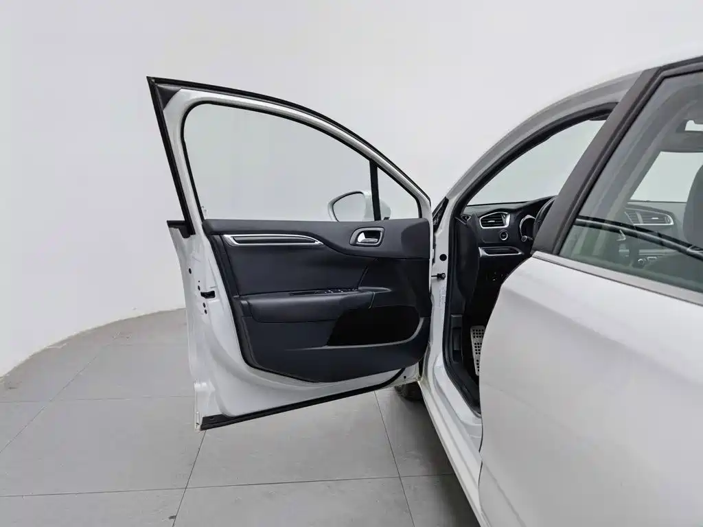 Citroen C4L — миниатюра 8
