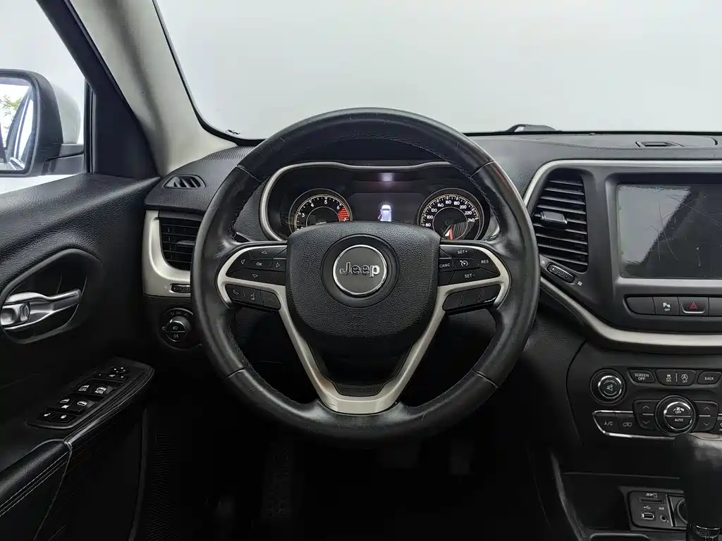 Jeep Cherokee — миниатюра 11