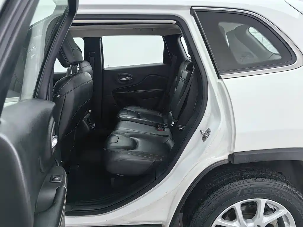 Jeep Cherokee — миниатюра 15