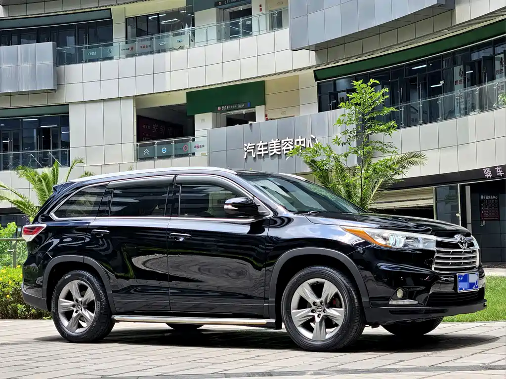 Toyota Highlander 2015 2.0T Luxury 7 мест