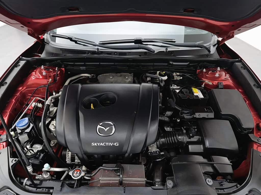 Mazda CX-4 2.0 л 2022 г. красный/фиолетовый, пробег 9300 км