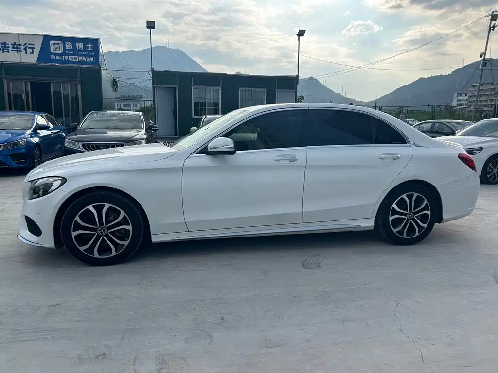 Mercedes-Benz C-Class — миниатюра 3