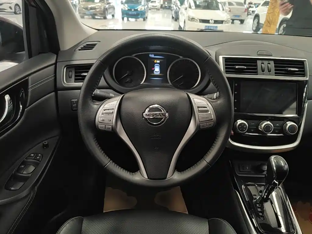 Nissan Tiida — миниатюра 11