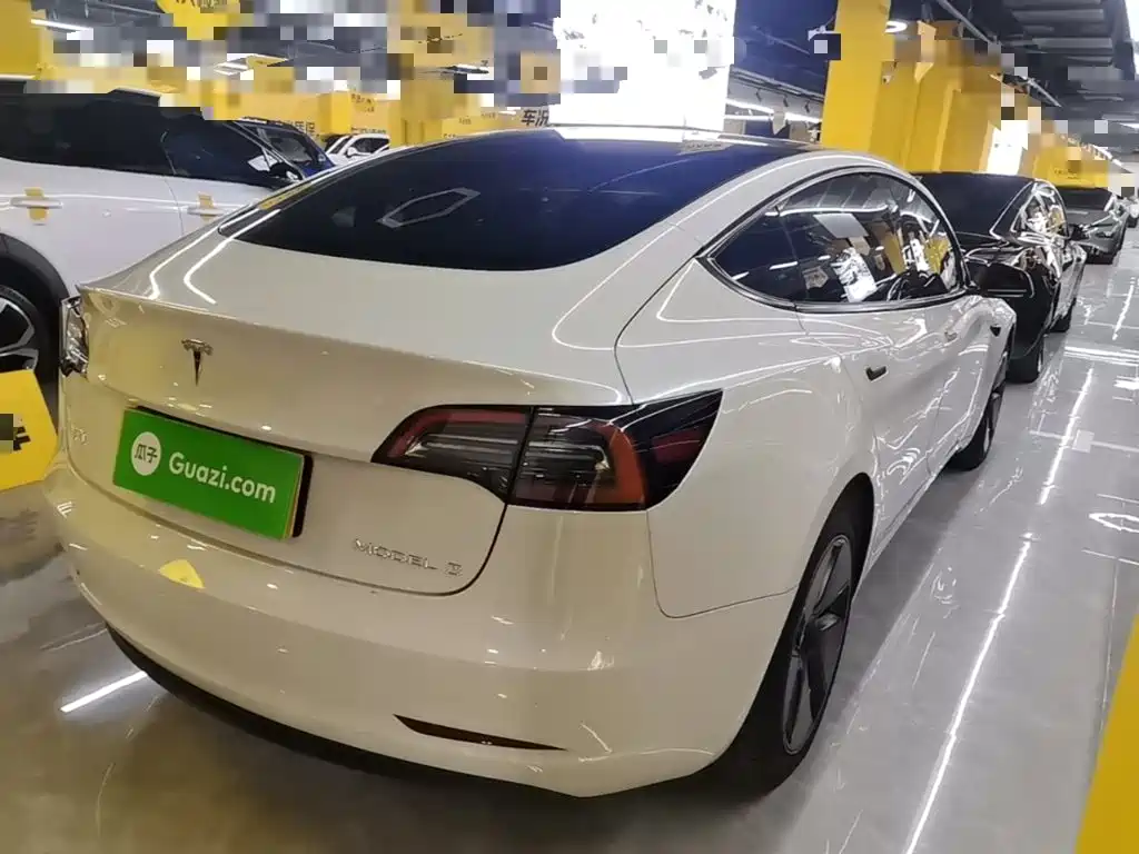Tesla Model 3 — миниатюра 7