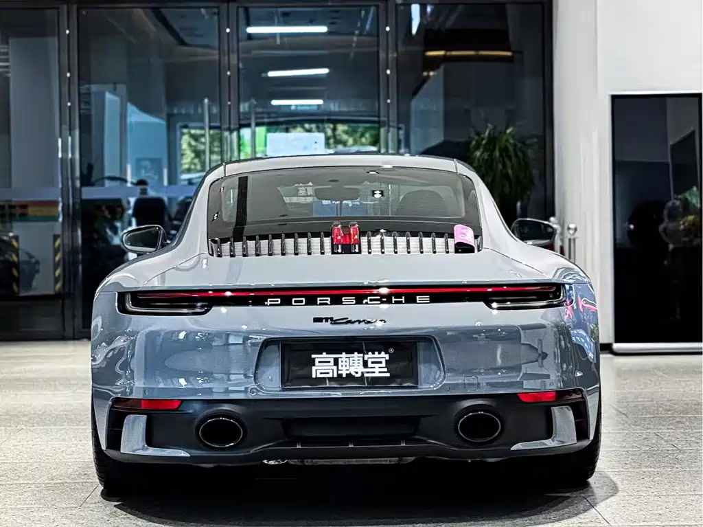 PORSCHE 911
