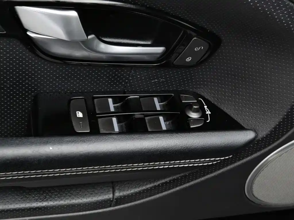 Land Rover Evoque (Import) — миниатюра 9