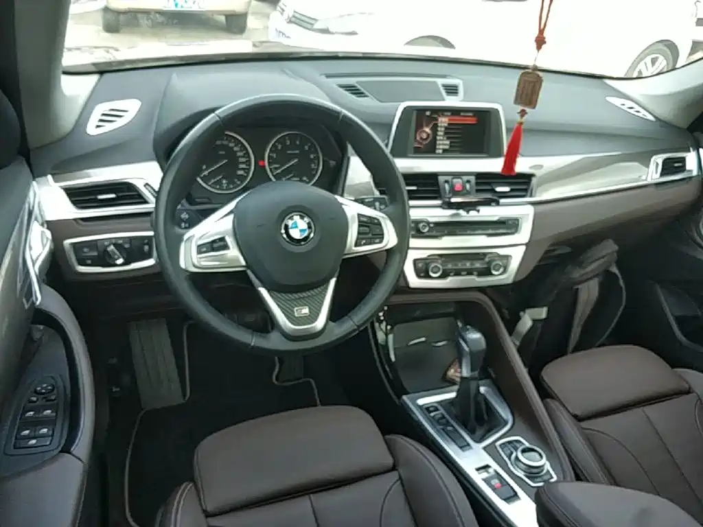 BMW X1 — миниатюра 10