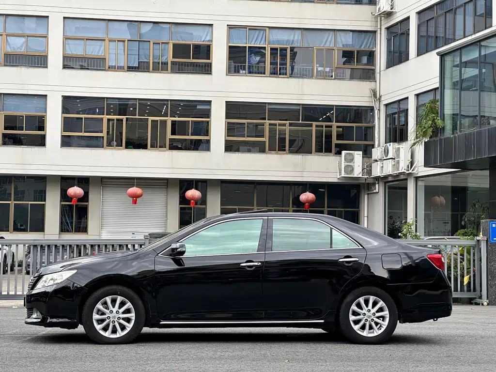 Toyota Camry — миниатюра 4