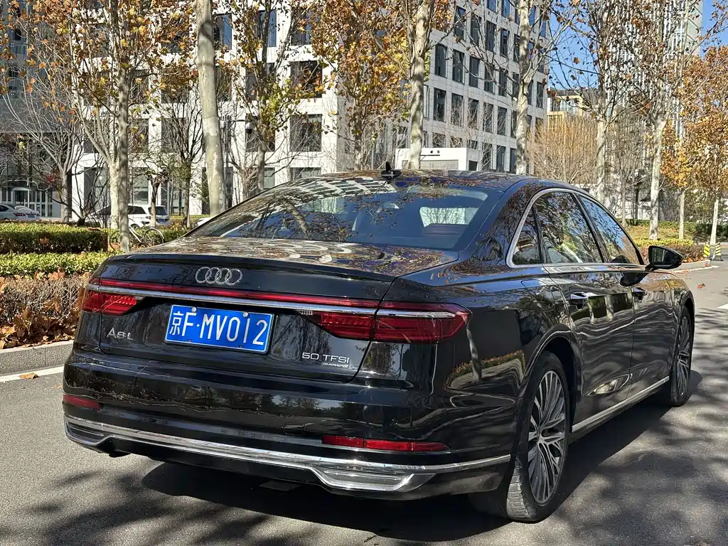 AUDI A8