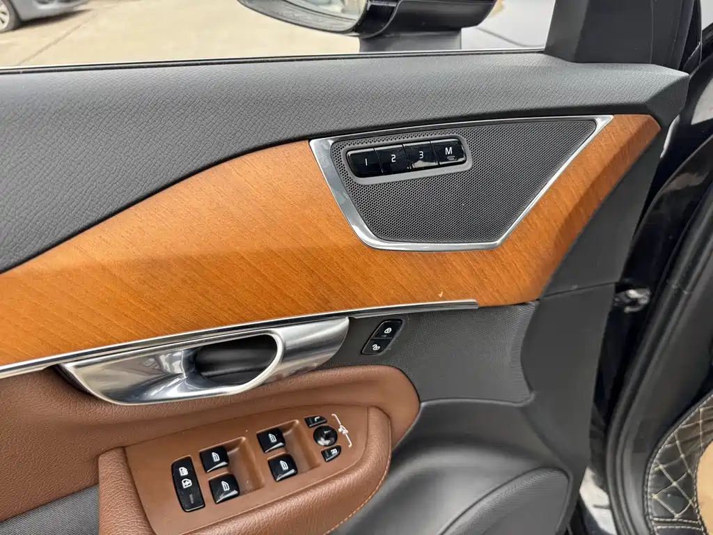Volvo XC90 — миниатюра 14