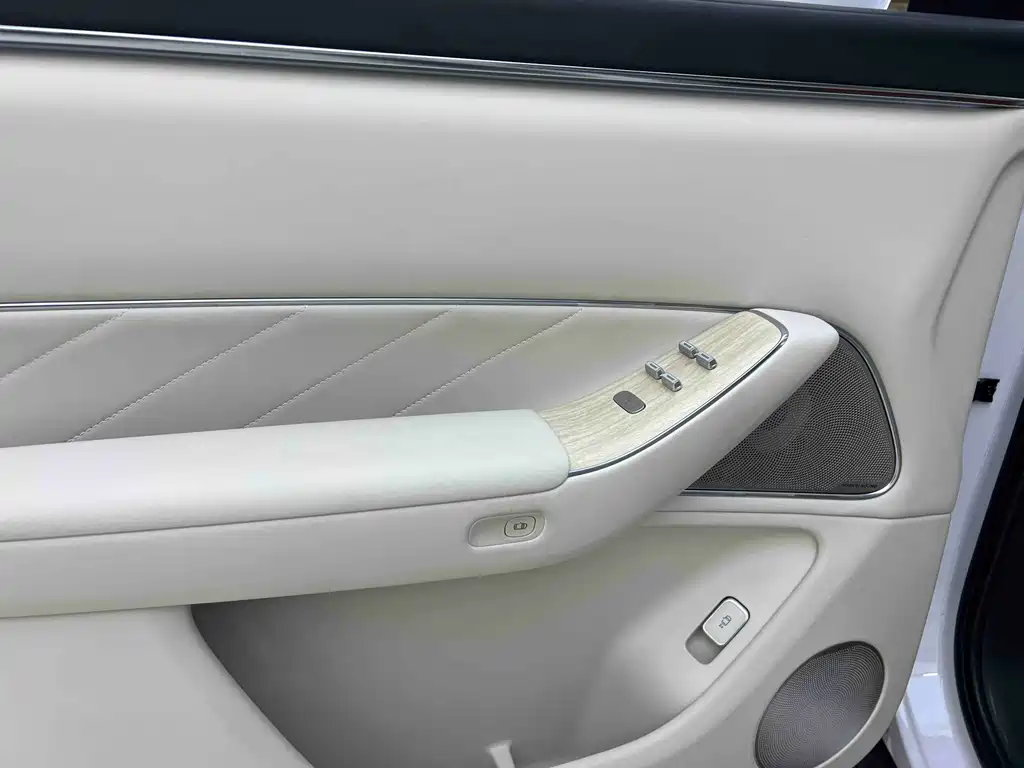 AITO ASK THE WORLD M8