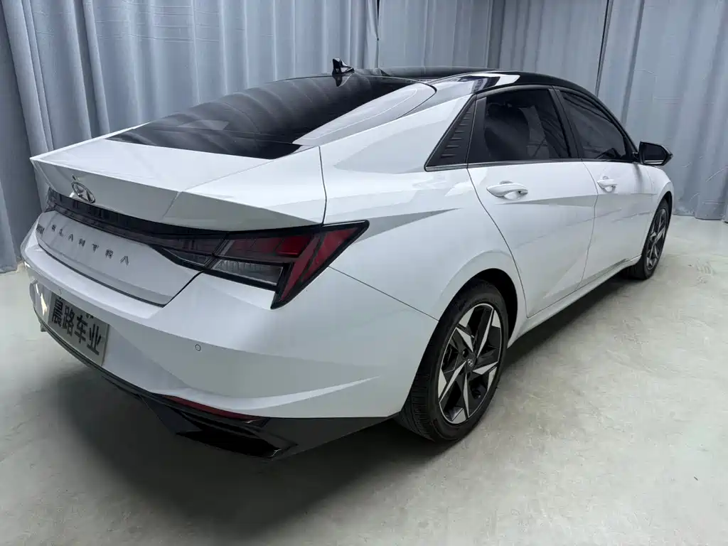 Hyundai Elantra — миниатюра 4